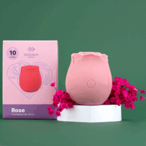 ESTIMULADOR CLITORIANO EM SILICONE COM FORMATO DE ROSA, 10 MODOS DE PULSAÇÃO E RECARREGÁVEL - EXCLUSIVA ROSE | 6,6 X 5,9 CM